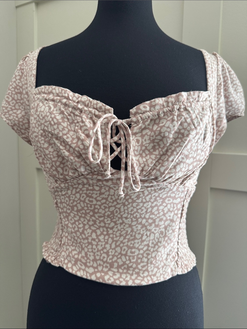URBAN Romantics Dusty Rose Lace-Up Sweetheart Crop Top